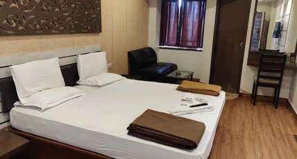 Aarthi Hotels Room Type - Deluxe AC