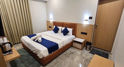 Hotel Earth Orbit Room Type - Deluxe Room