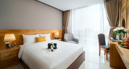 Sunny Ocean Hotel & Spa Room Type - Deluxe Double Partial Sea View