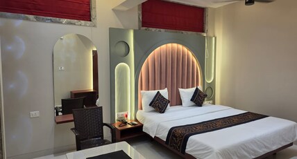 Hotel Modi Samrat Room Type - SUPERIOR BATHTUB ROOM