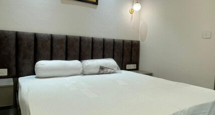 Golden Key - Adarsh Nagar Room Type - Deluxe Room with Free WiFi, AC, Smart TV, Parking & Attached Washroom Golden Key - Adarsh Nagar Room Type - Deluxe Room with Free WiFi, AC, Smart TV, Parking & Attached Washroom