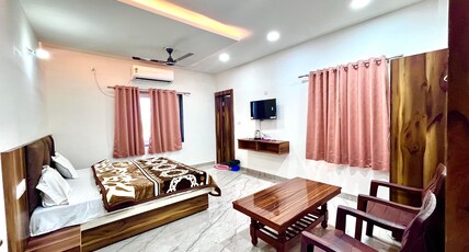 Manya Palace Room Type - Deluxe City View Room with King Bed