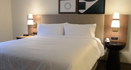 Staybridge Suites NASHVILLE SE - MURFREESBORO Room Type - 1 King One Bedroom Suite Walk In Shower