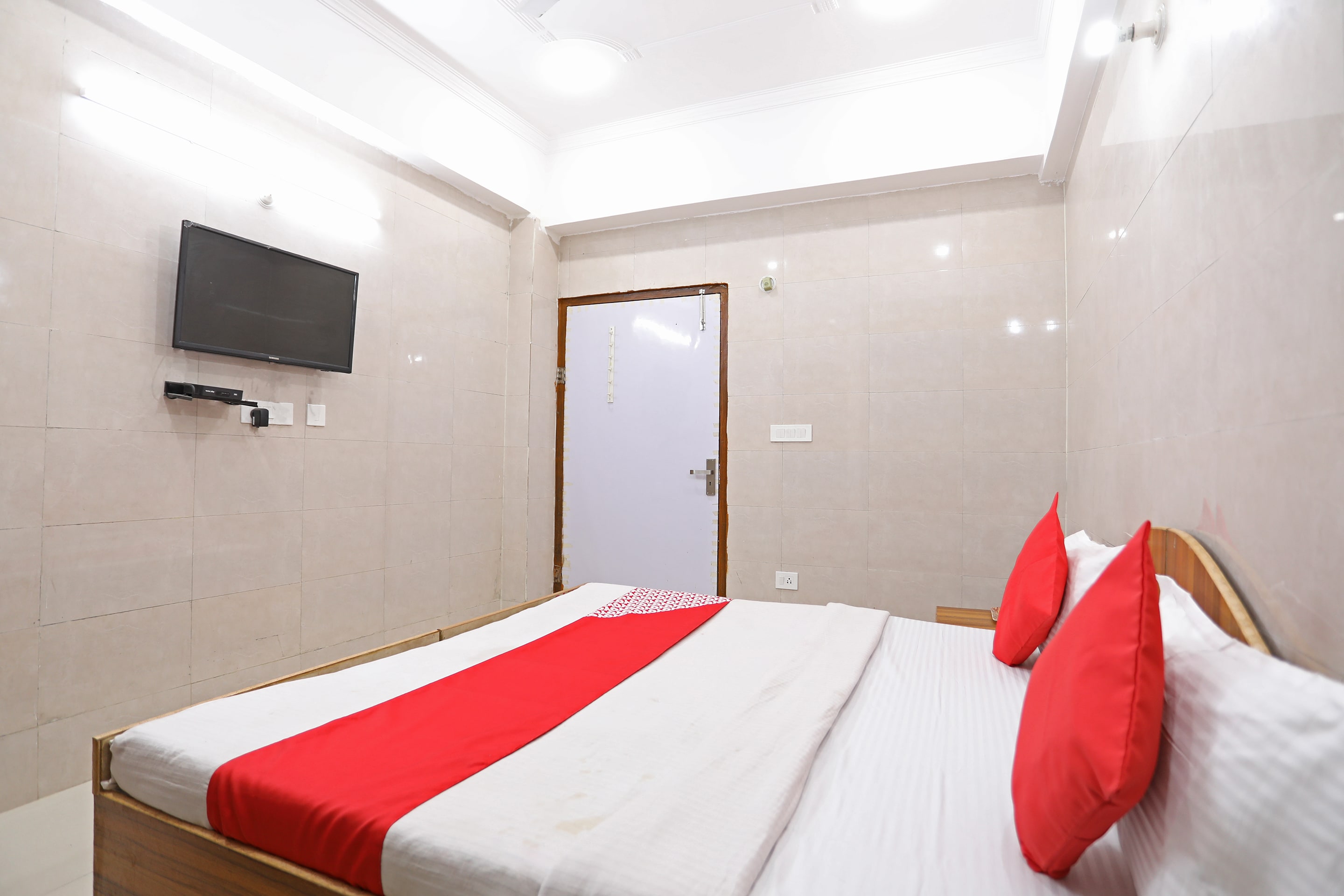 Hotel O Shree Raghuvar Dham - Tap to explore photos