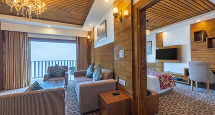KC Vilaas Kufri Room Type - Presidential suite with Mountain Valley View (Jacuzzi)