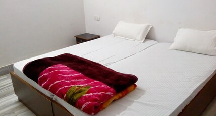 Kashistay Guest House Room Type - Standard Non AC Room