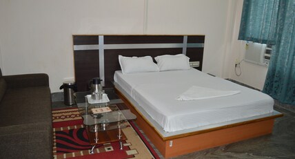 Hotel Theja Fort Room Type - Deluxe Double