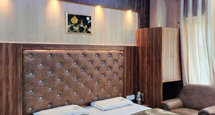 Arya Guest House Room Type - Deluxe Room