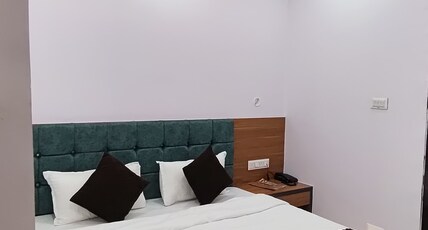 Shree nath palace | Near Deena Chat Bhandar, Godowlia Room Type - Executive Room