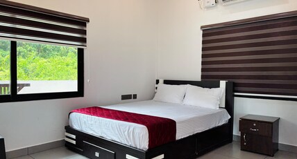 Cloud La Casa | 10mins from Athirapilly Waterfalls Room Type - Deluxe Room