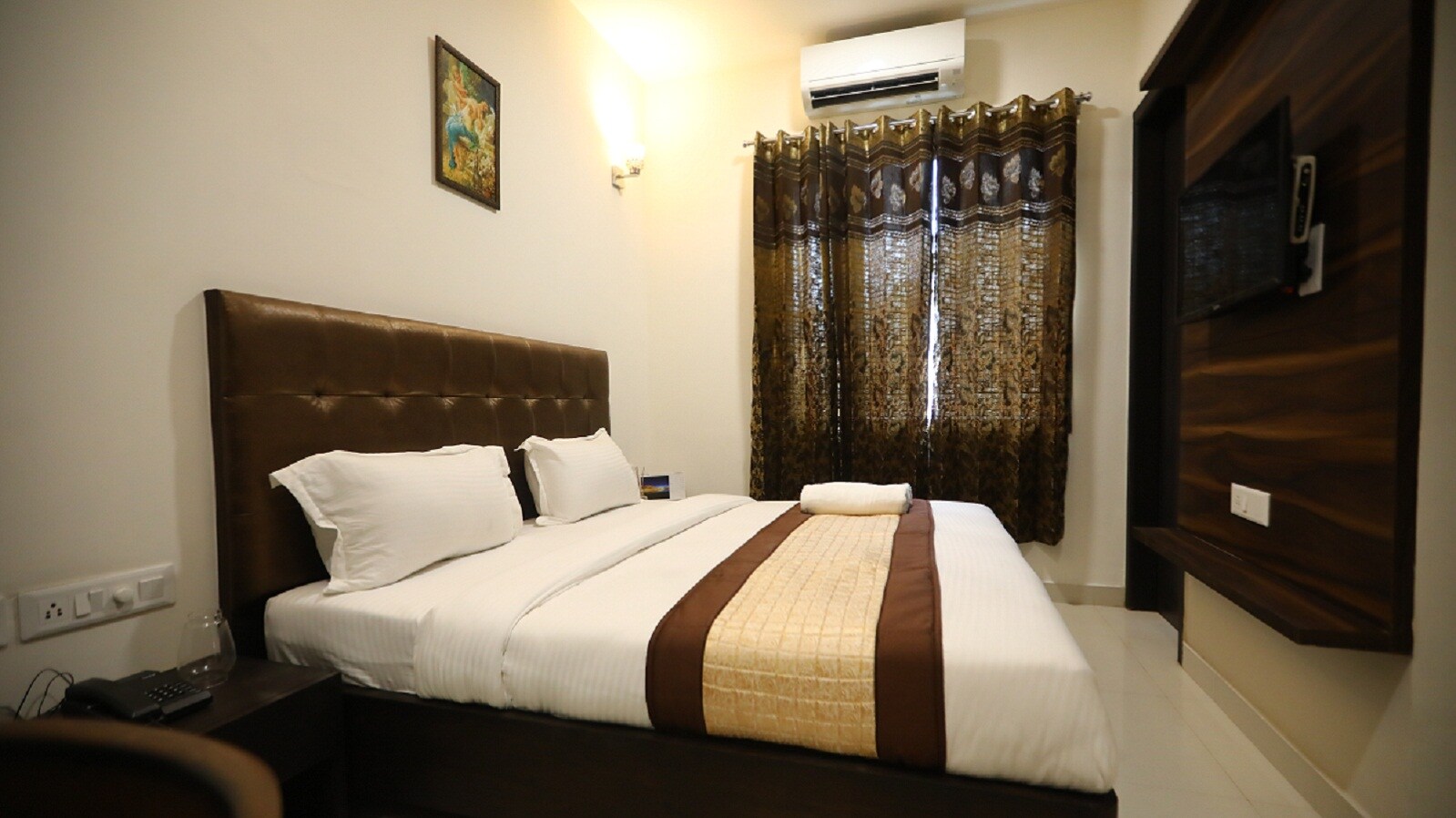 KKAINAAT HOTEL  - Tap to explore photos