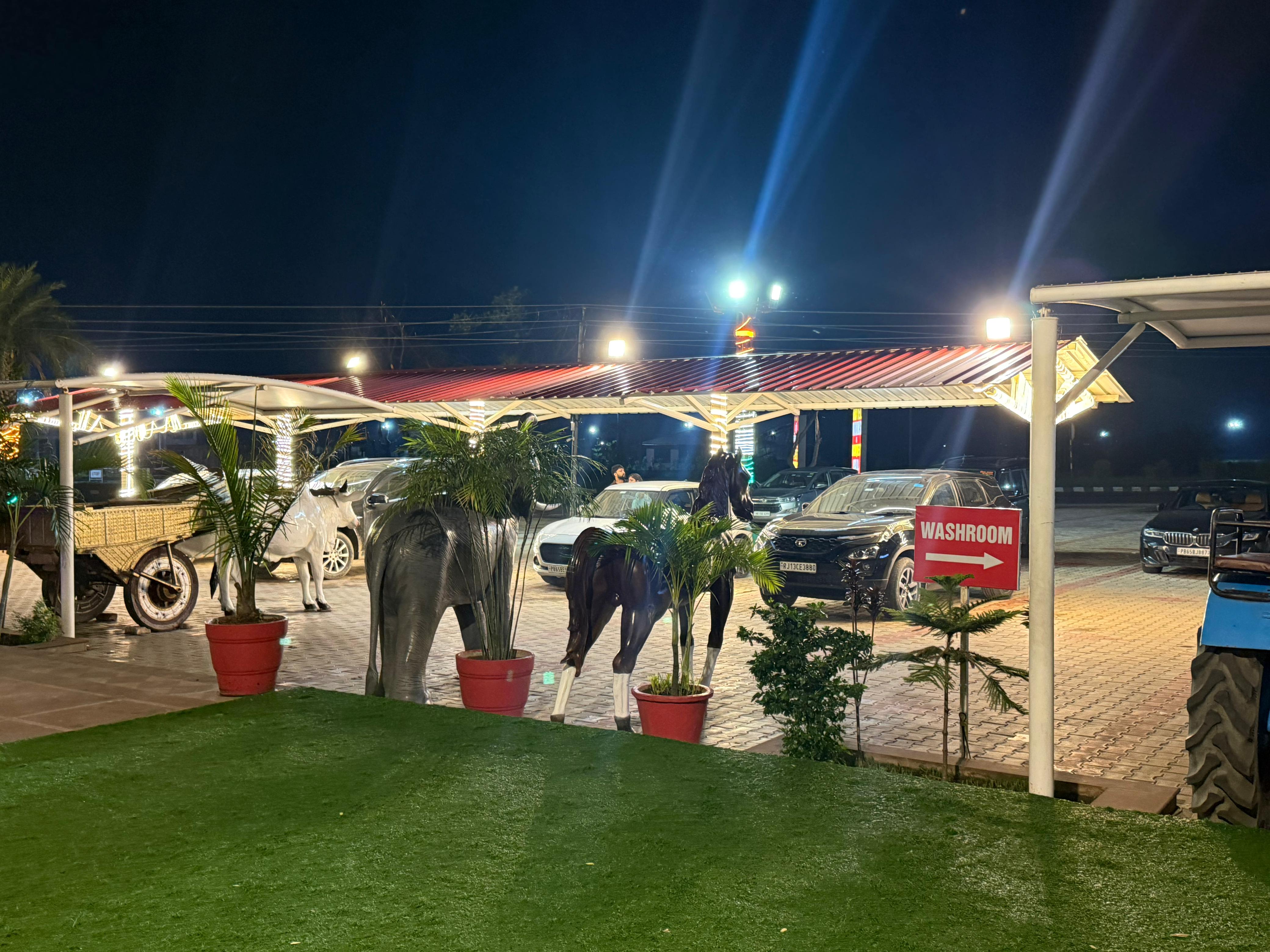 Shri Ganga Nagar Hotel & Banquet - Tap to explore photos
