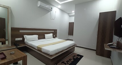 hotel subani Room Type - DELUXE ROOM