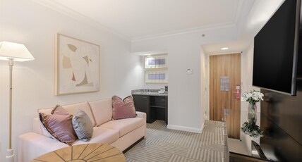 The Capital Hilton Room Type - 1 KING BED JUNIOR SUITE