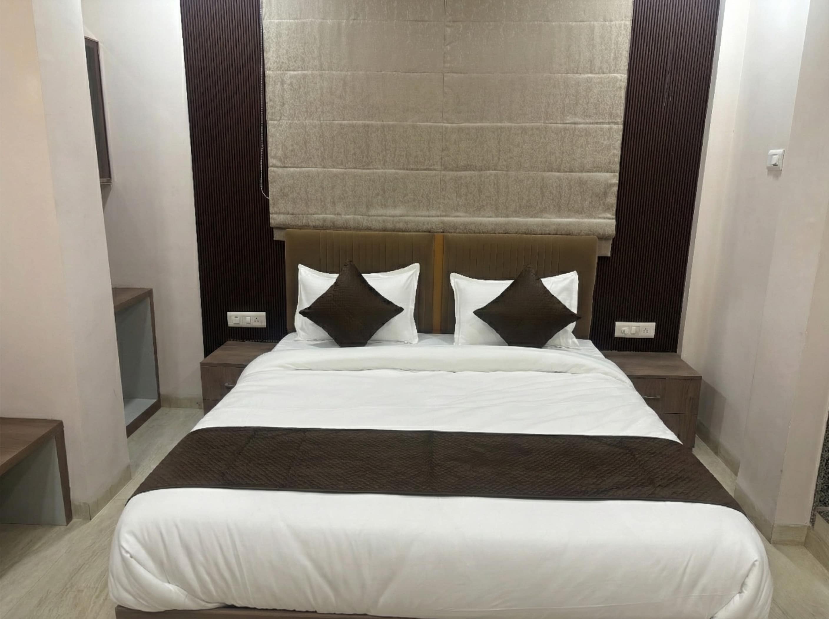 Hotel Shaurya Palace Vijay Nagar - Indore - Tap to explore photos