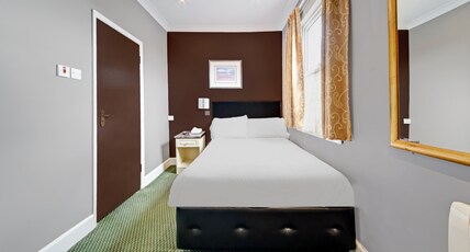 OYO Bostons Manor Hotel Room Type - Standard Double Room