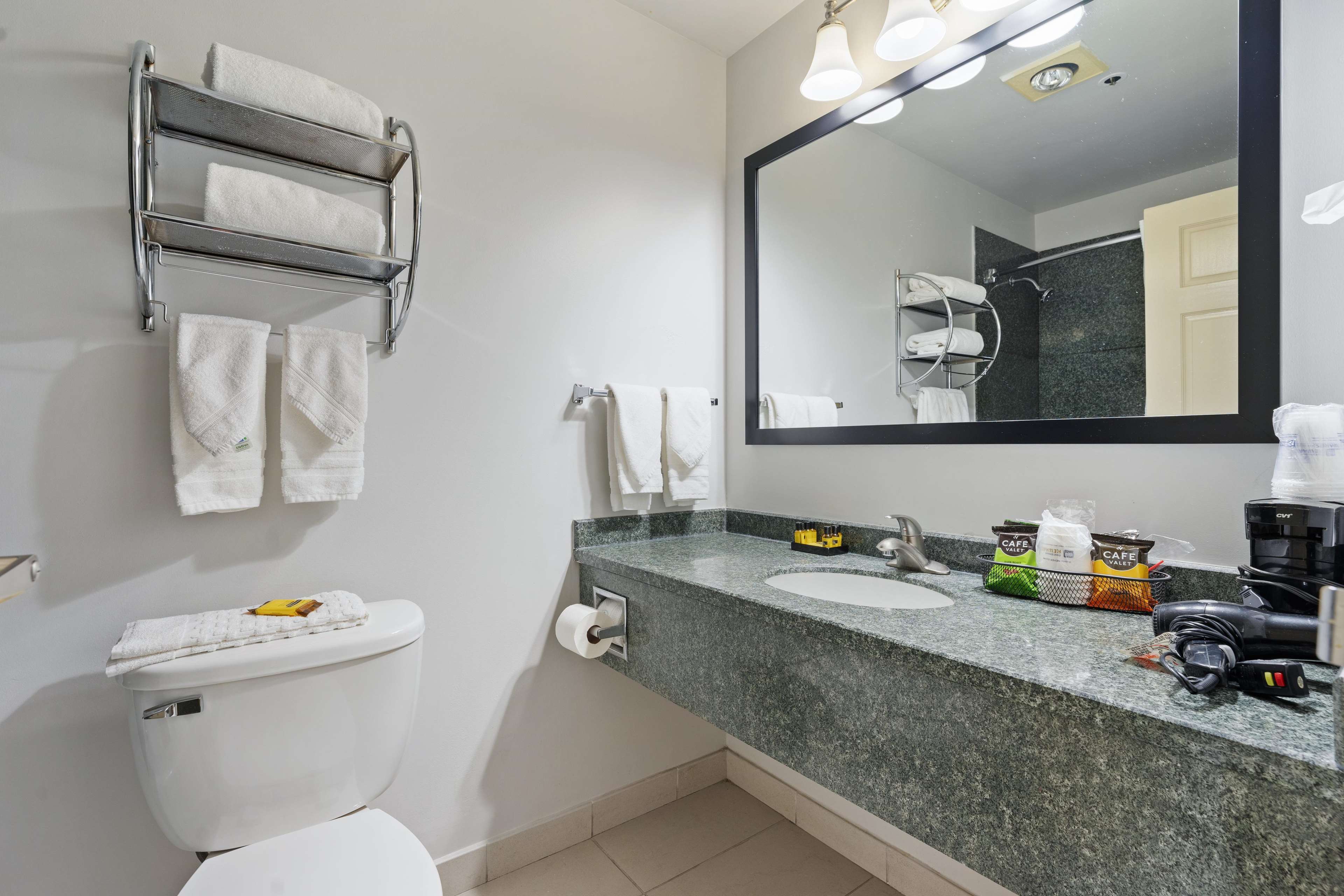 Best Western Plus Oakbrook Inn - Tap to explore photos