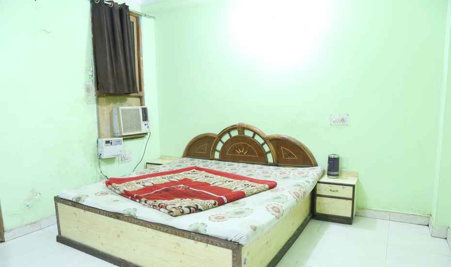 Hotel Narula - Tap to explore photos