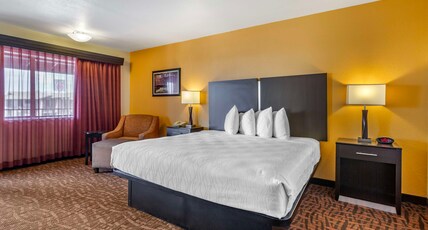 Best Western Arizonian Inn Room Type - Accessible - 1 King, Mobility Accessible, Roll In Shower, Microwave And Mini-Refrigerator, Non-Smoki Best Western Arizonian Inn Room Type - Accessible - 1 King, Mobility Accessible, Roll In Shower, Microwave And Mini-Refrigerator, Non-Smoki