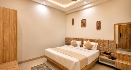 Hotel Indore Inn Room Type - Deluxe Room Hotel Indore Inn Room Type - Deluxe Room