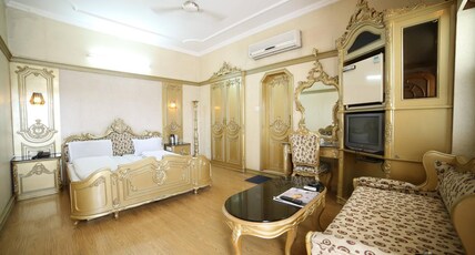Hotel Naveen Deluxe Room Type - super executive