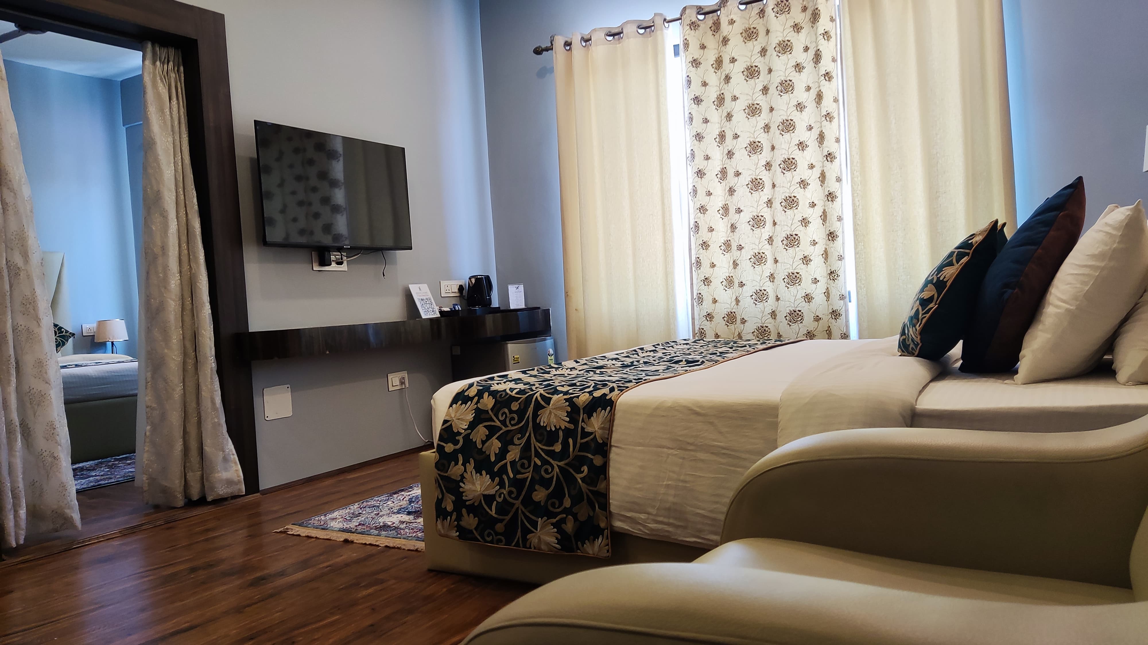 Hotel Sejour Luxury (1 min drive to Airport) - Tap to explore photos