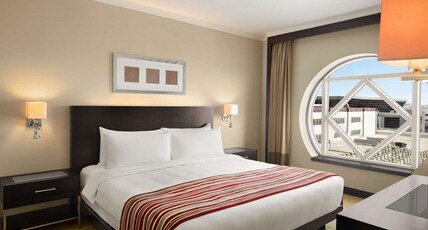 Ramada Plaza Deira Room Type - Deluxe Twin Room Exclusive with Bathtub