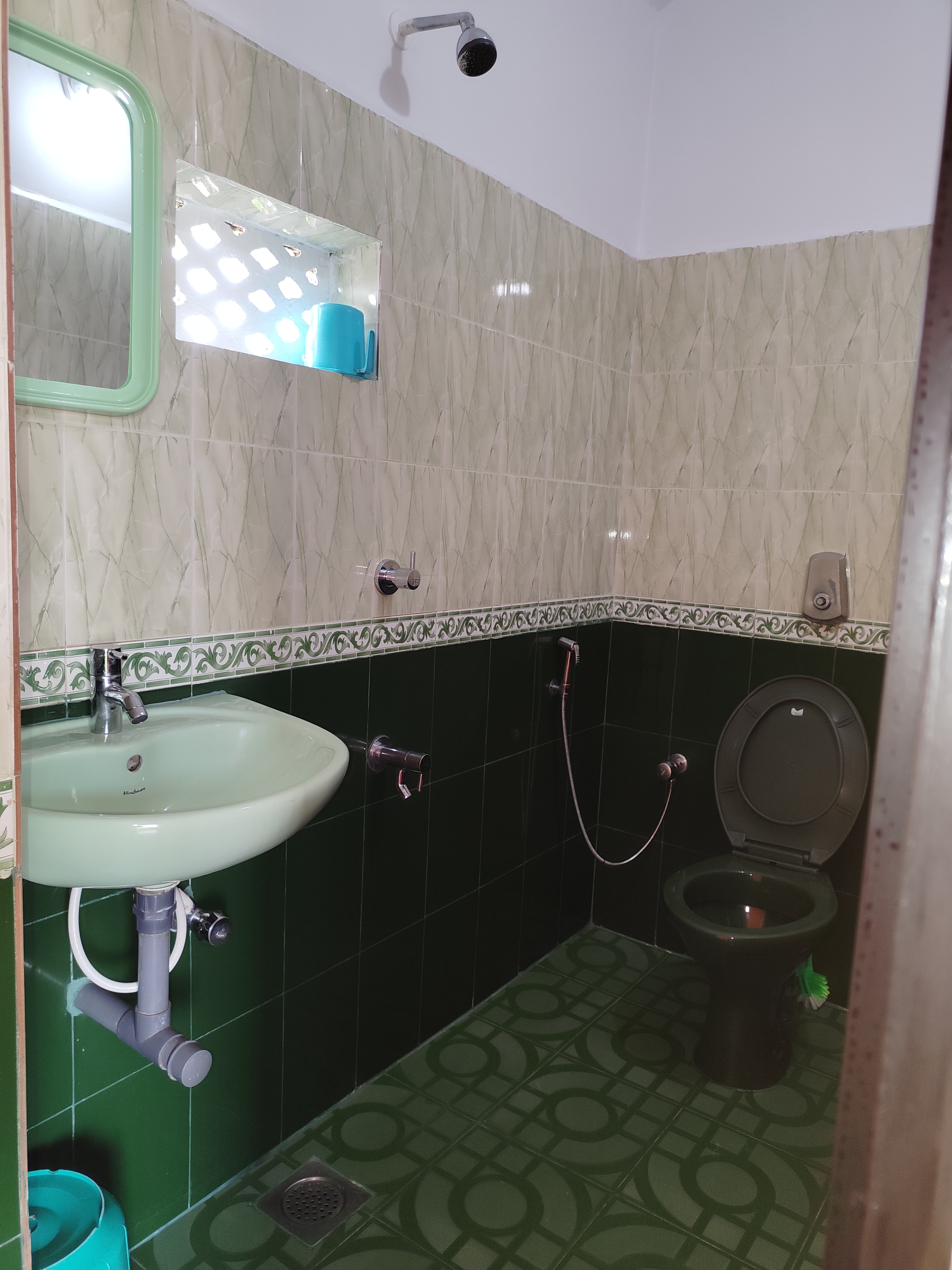 Benlig guest House | Rooms & Caretaker - Tap to explore photos