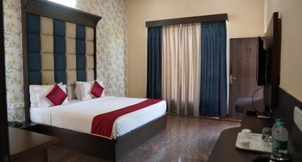 Chitrakoot Garden and Resorts Room Type - PREMIUM AC ROOM (Garden, forest & pool view)