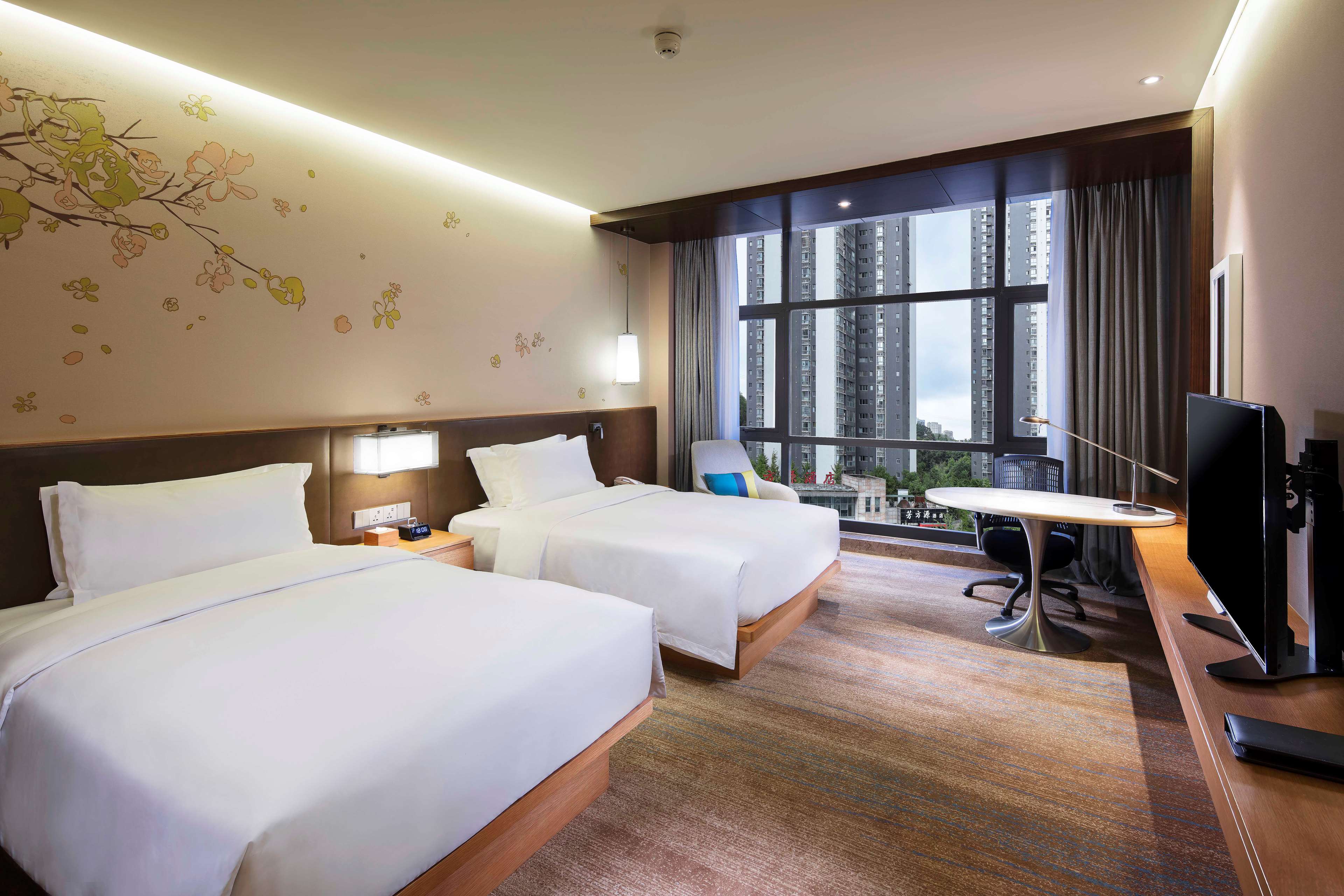 Hilton Garden Inn Shiyan - Tap to explore photos