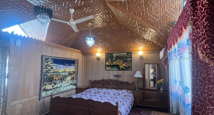 Houseboat New Light Room Type - Bedroom 2