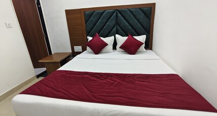 Hotel MARUTI R Drive Inn Road Room Type - Delux Room