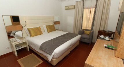 Best Western Hotel Dom Bernardo Room Type - 1 King Bed, Non-Smoking, Air-Conditioned, Wi-Fi