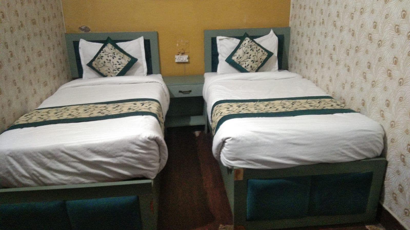 Hi Hotel By Madras(1.2 km from Triveni Ghat) - Tap to explore photos