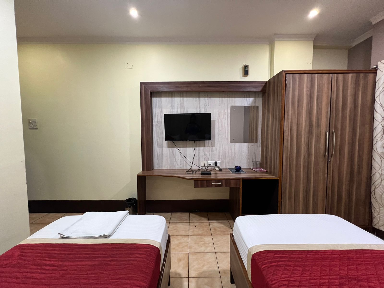 Hotel Bluemoon - Tap to explore photos