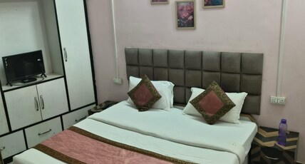 Trinetra inn homestay Room Type - Budget double