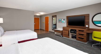 Hampton Inn Detroit - Shelby Township Room Type - 2 QNS ACCESSIBLE W TUB NS