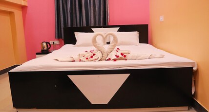 Gangasagar Das Guest House Room Type - deluxe Non AC
