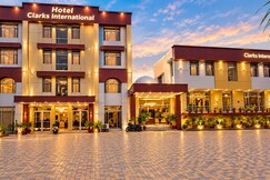 Hotel Clarks International
