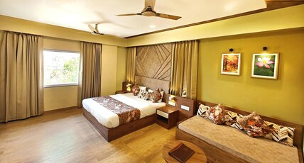 Opulence Inn - 500 Meters From Railway Station Room Type - Family Suite