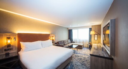 DoubleTree by Hilton London Kingston Upon Thames Room Type - KING JUNIOR SUITE