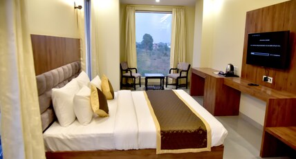 Hotel Aarna - Jagatpura Room Type - Super Deluxe Room