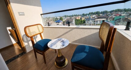 Solar Residency, Srinagar Room Type - Premier Plus with Buthtub and Balcony