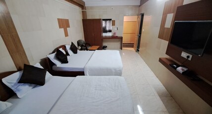 Hotel  Dhruv Palace Room Type - Deluxe Quadruple Room