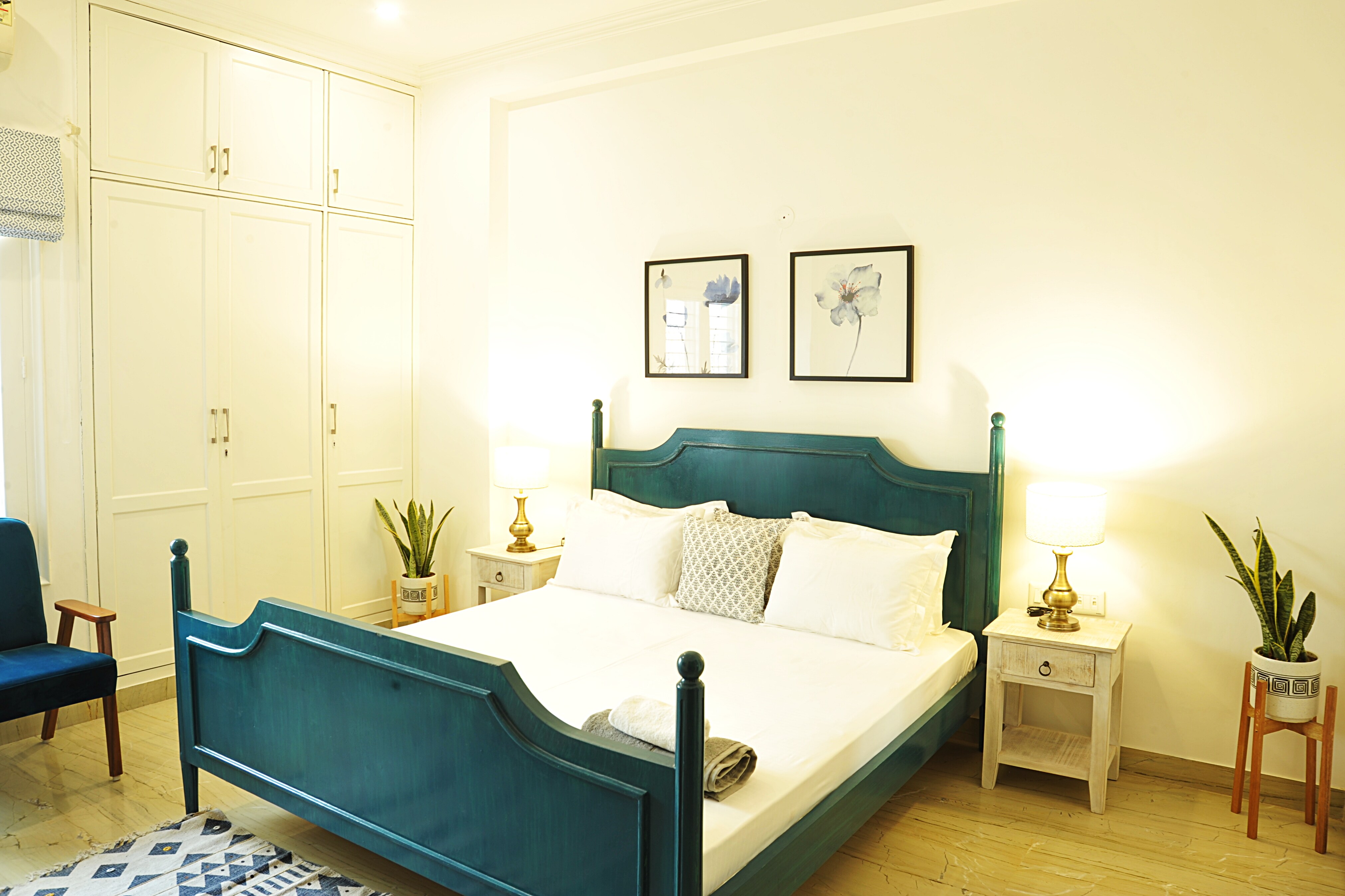 Bright and Eclectic 3 bedroom modern apartment free wifi - Tap to explore photos