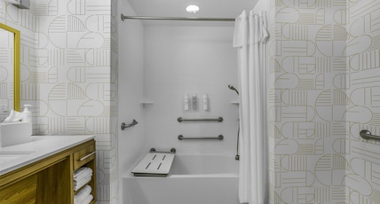 Home2 Suites by Hilton St. Simon's Island Room Type - 2QN MOB HR ACC TUB STUDIO