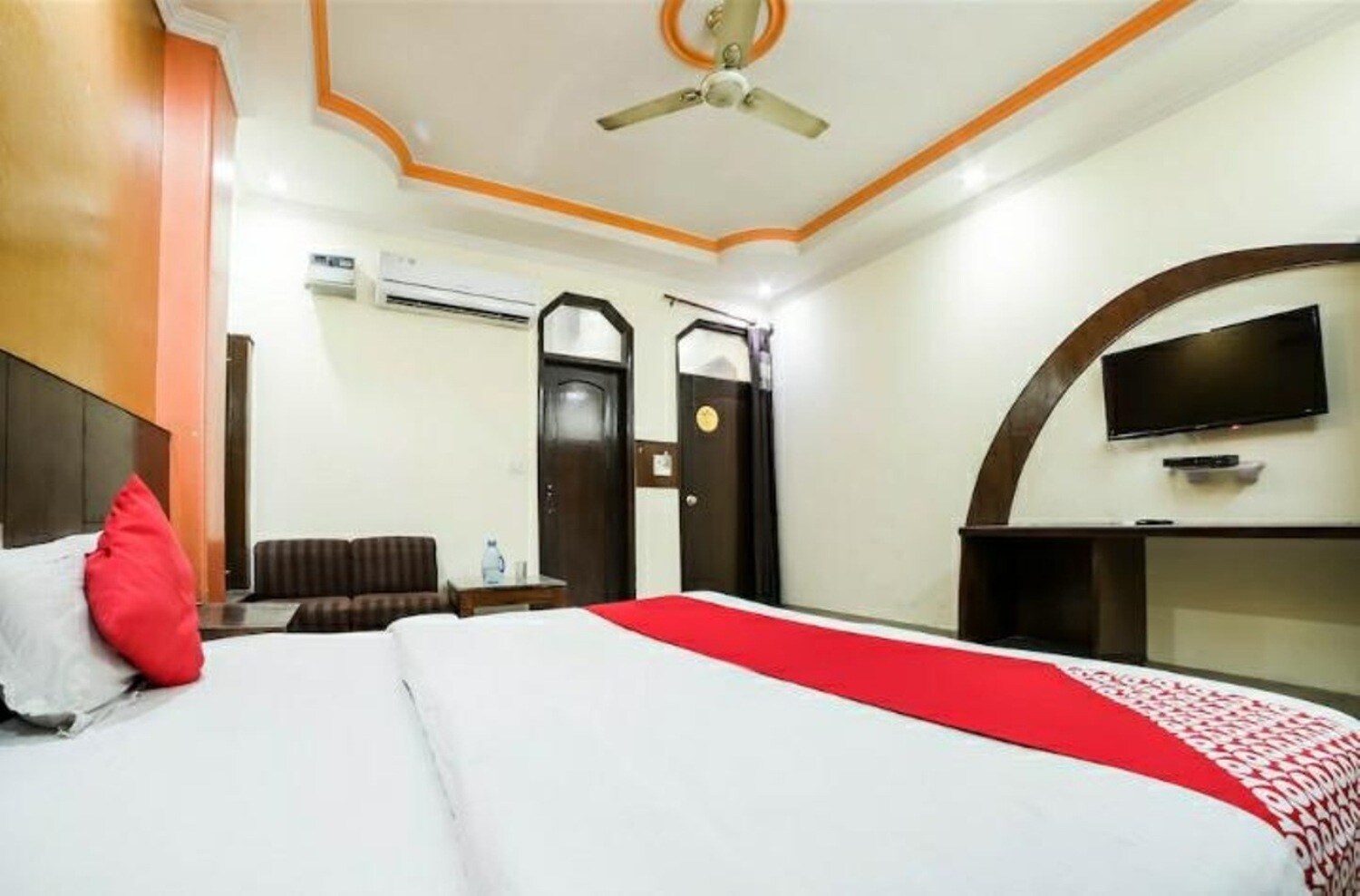 HOTEL VIRAAT - Tap to explore photos