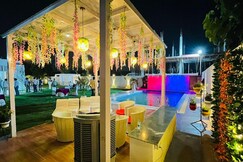Photos of Party Hub   Stays  Farm001