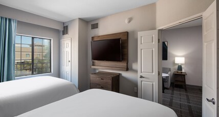 Staybridge Suites PHOENIX - GLENDALE SPORTS DIST Room Type - 2 Queen One Bedroom Suite Balcony