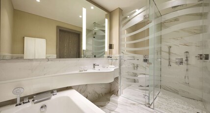 DoubleTree by Hilton Hotel Doha Old Town Room Type - KING GUEST ROOM